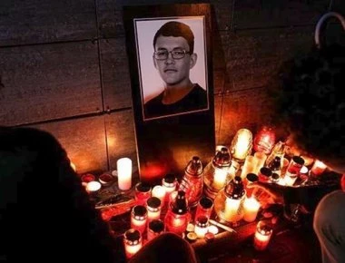 Σλοβακία: Τελευταίο αντίο στον δημοσιογράφο που δολοφονήθηκε - Κηδεύτηκε με το γαμπριάτικο κοστούμι
